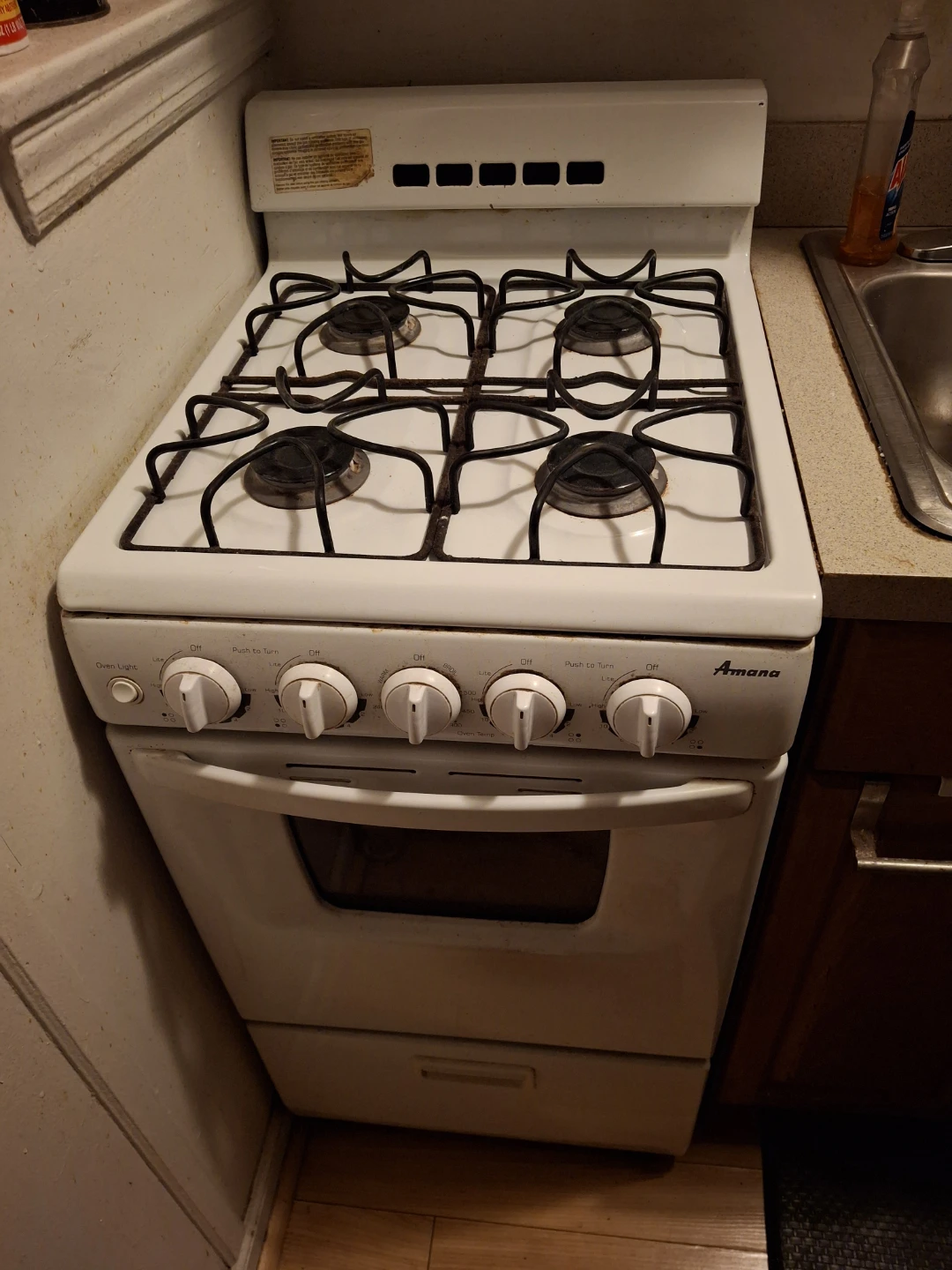 Amana White Gas Stove