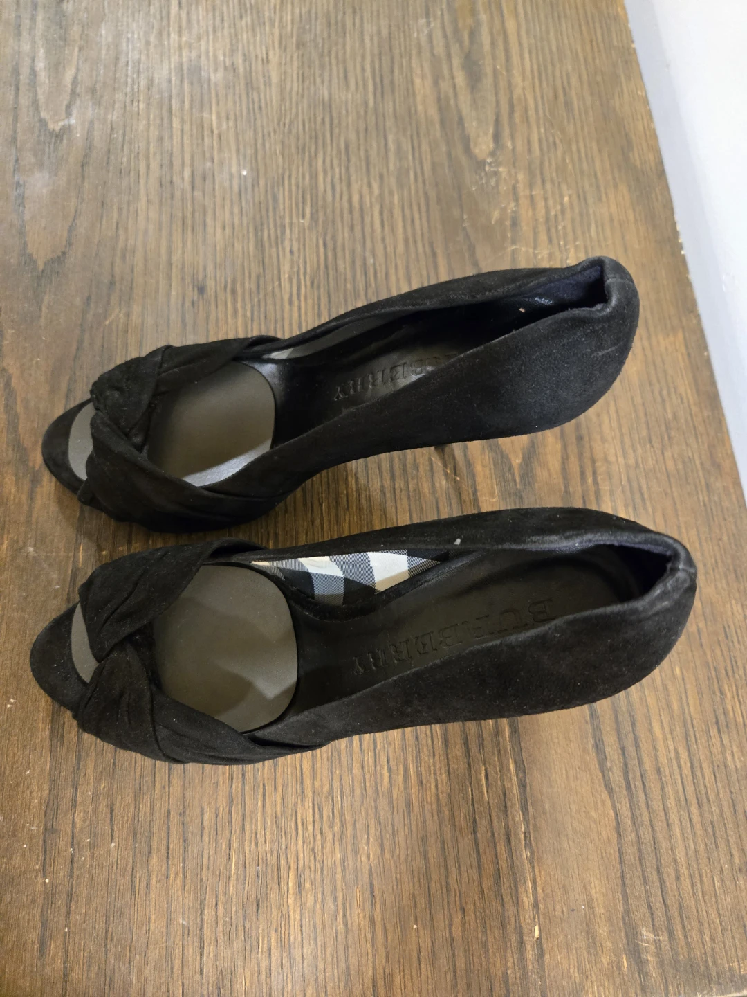 Burberry Black Suede Heels Size 39 - photo 2