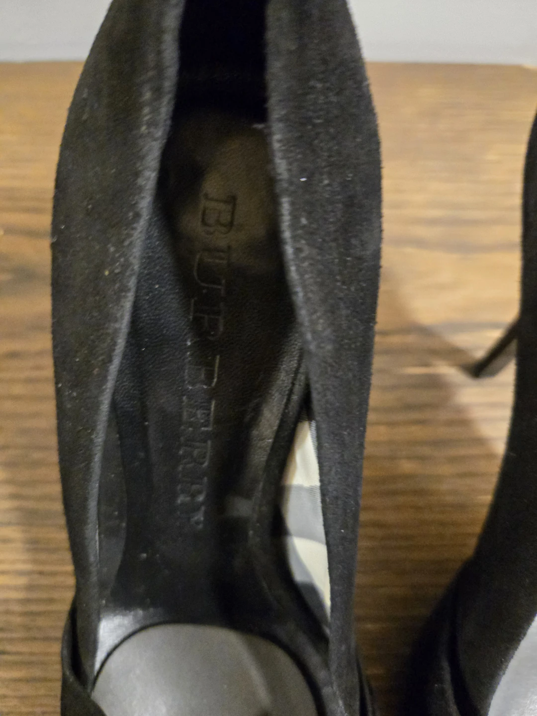 Burberry Black Suede Heels Size 39 - photo 3