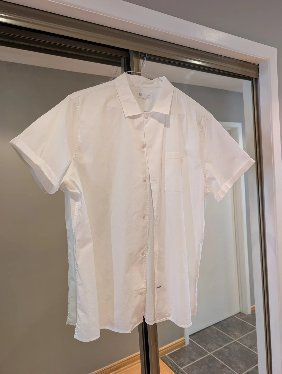GAP Men's White Short Sleeve Button-Up Shirt - Size L