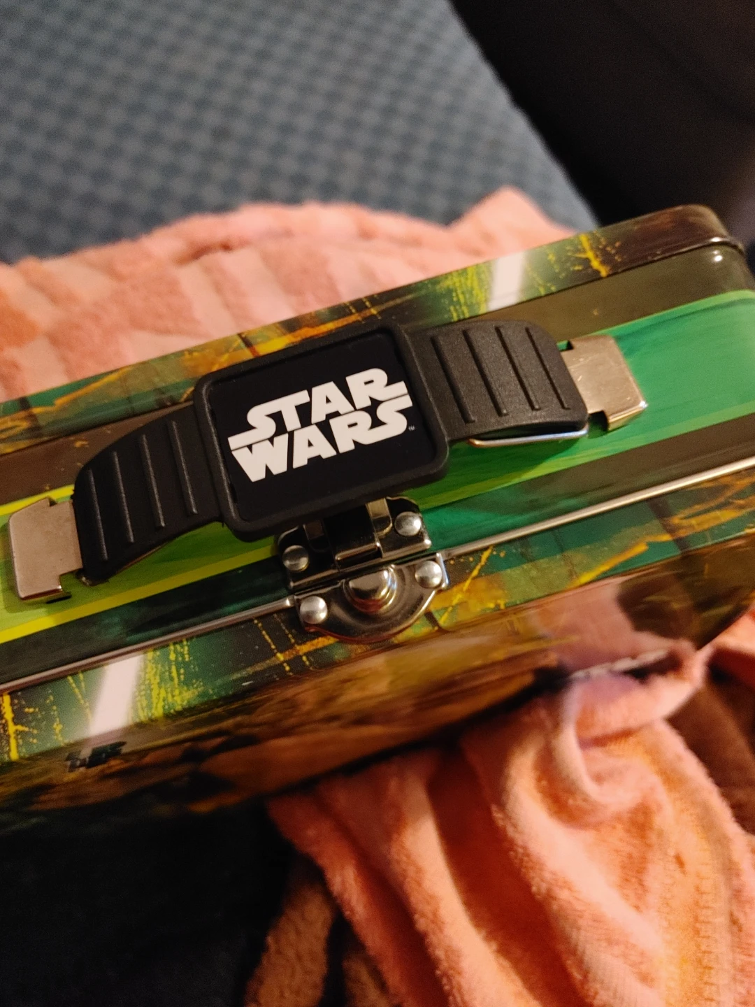 COLLECTABLE -Star Wars Yoda Metal Lunch Box - photo 2