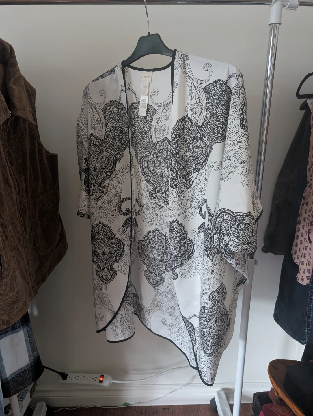 Chico's S/M Black & White Paisley Shall