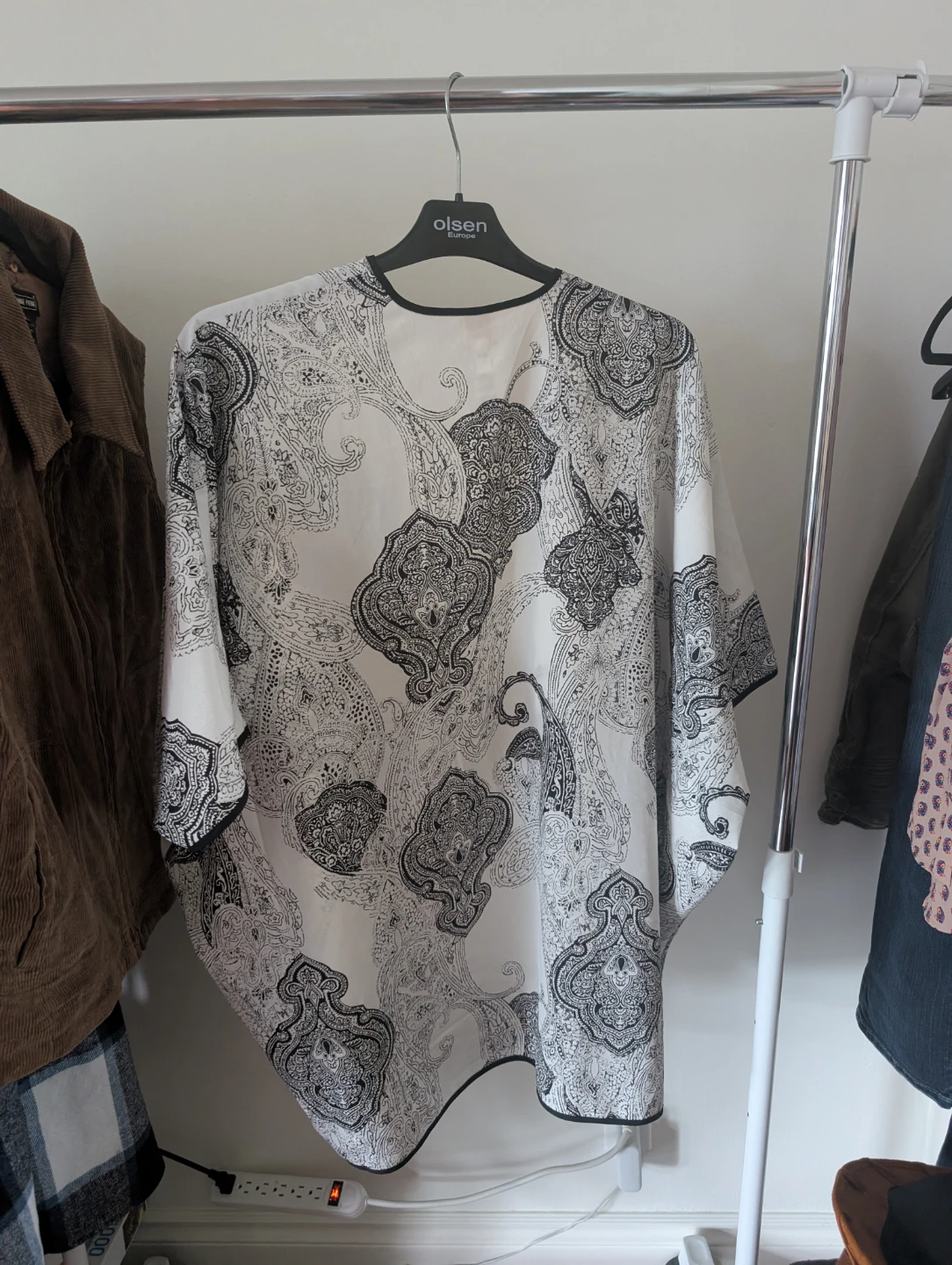 Chico's S/M Black & White Paisley Shall - photo 3