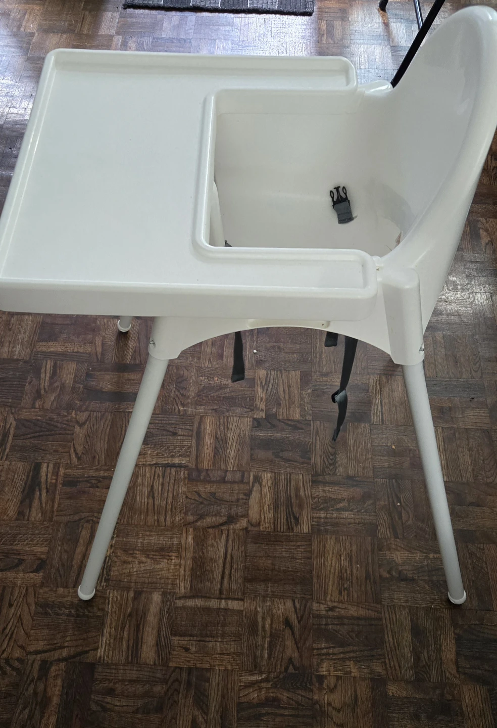 White Plastic High Chair - photo 2
