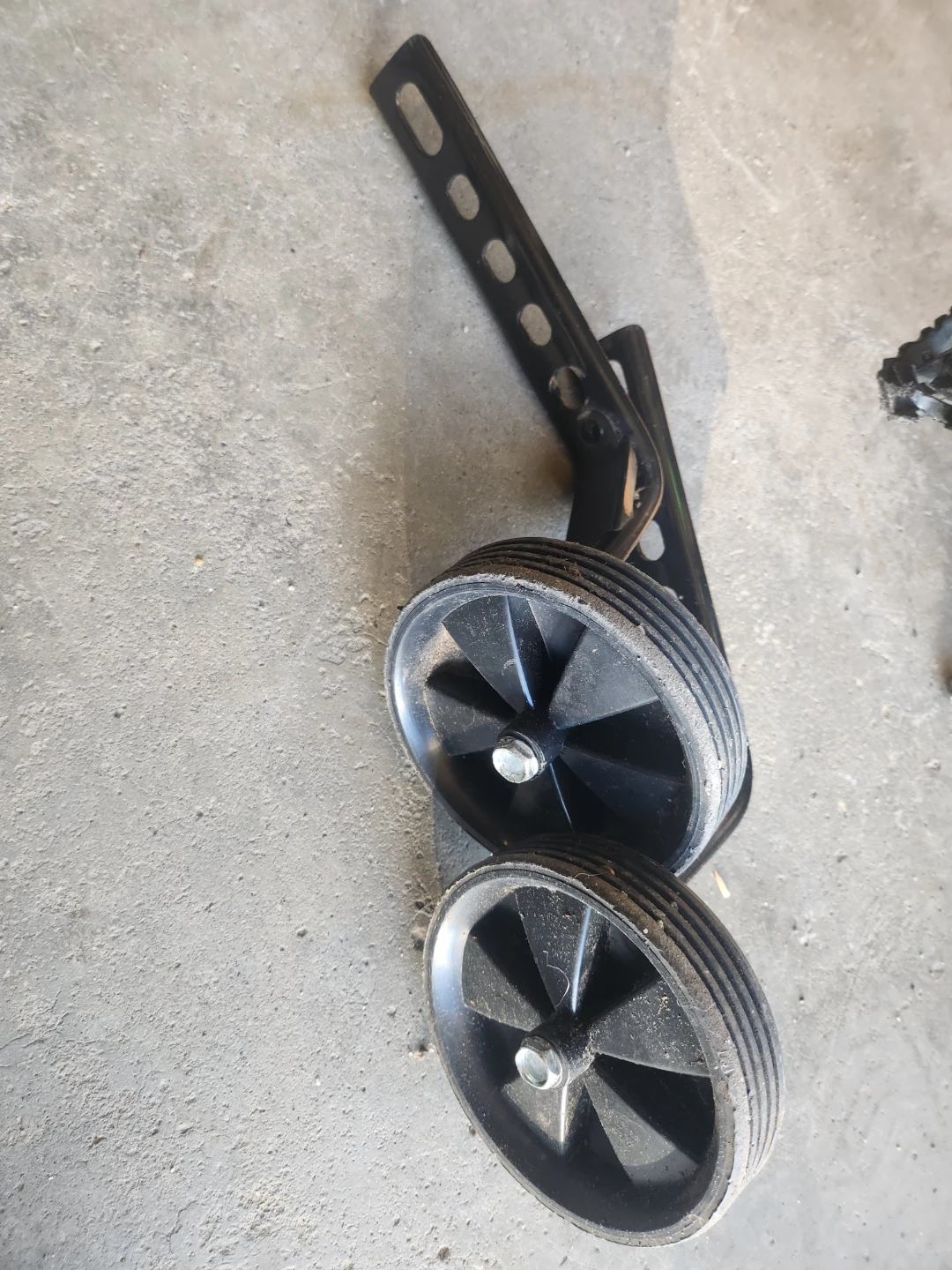 Universal Bicycle Training Wheels - photo 2