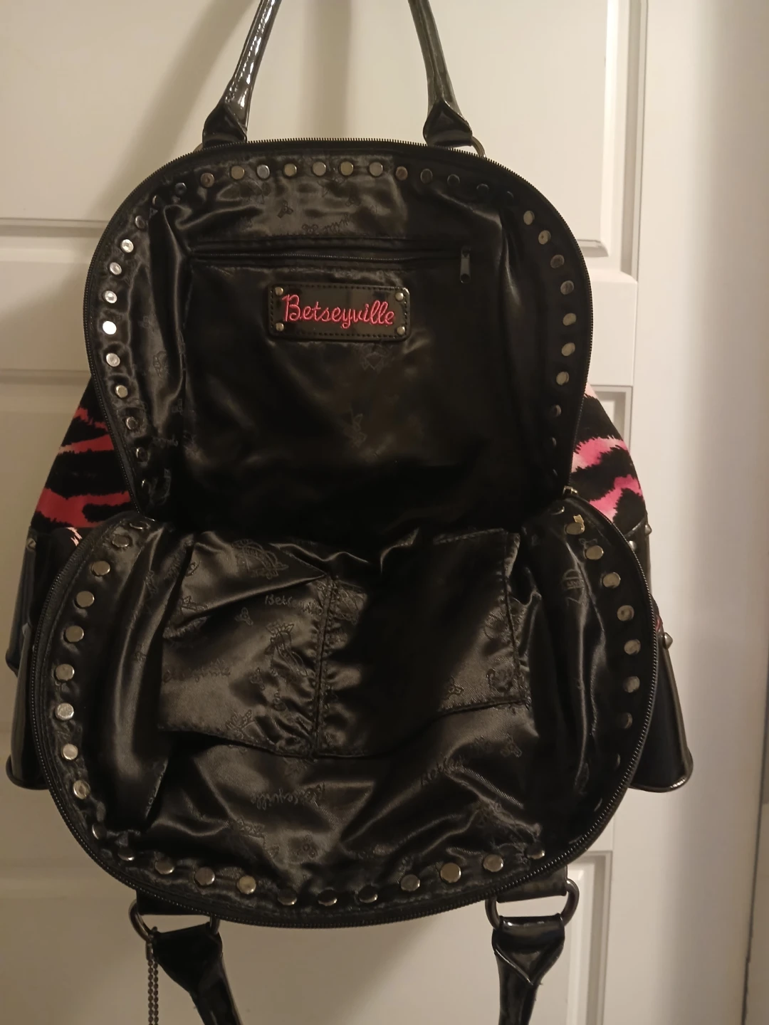 Betseyville Handbag - photo 2