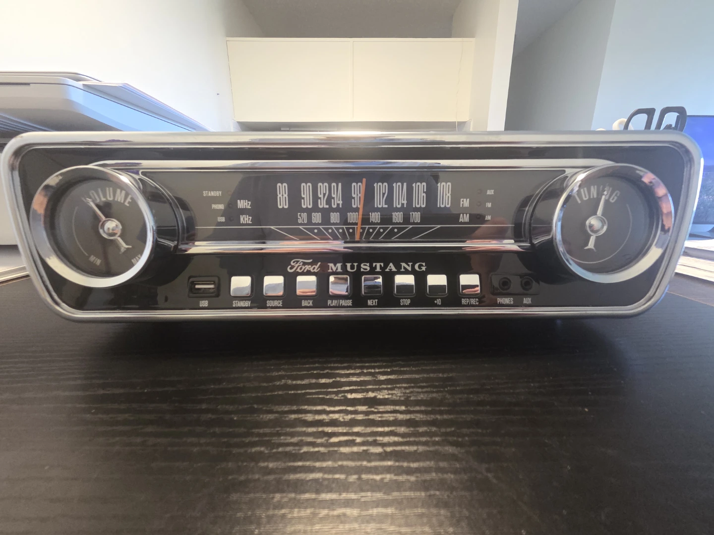 Classic mustang style record player/ radio