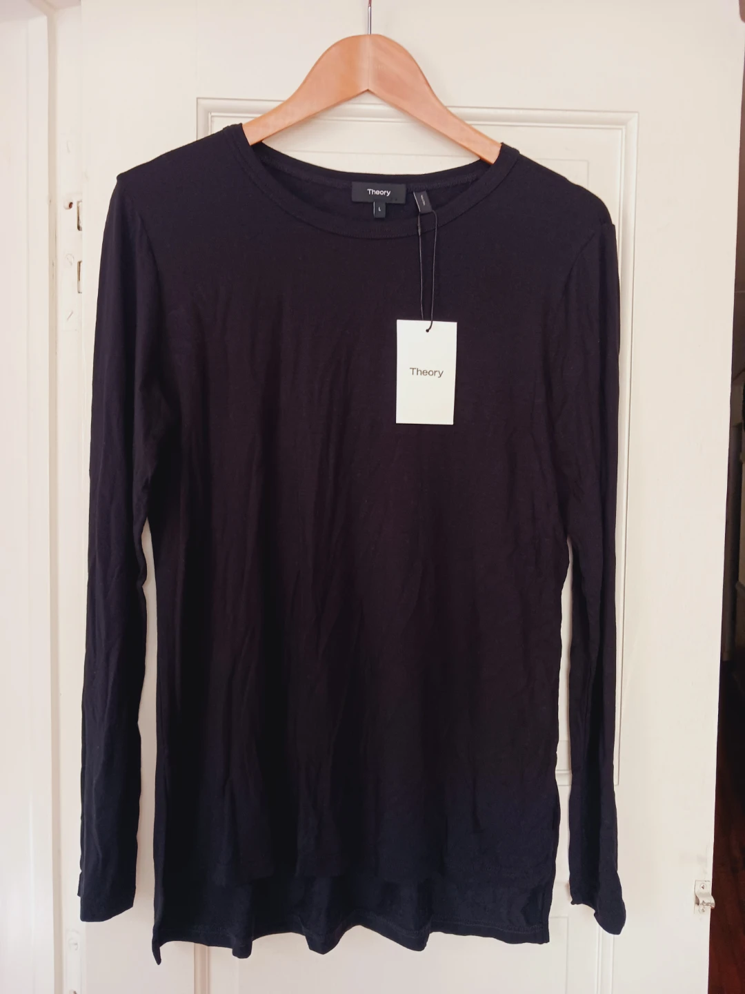 New !!! Theory Ailer Long Sleeve Top Black - Size L - photo 2