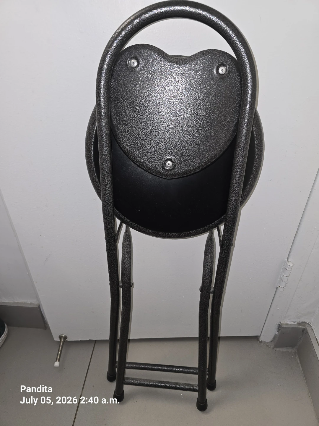Black Folding Chair with Heart Back - photo 3