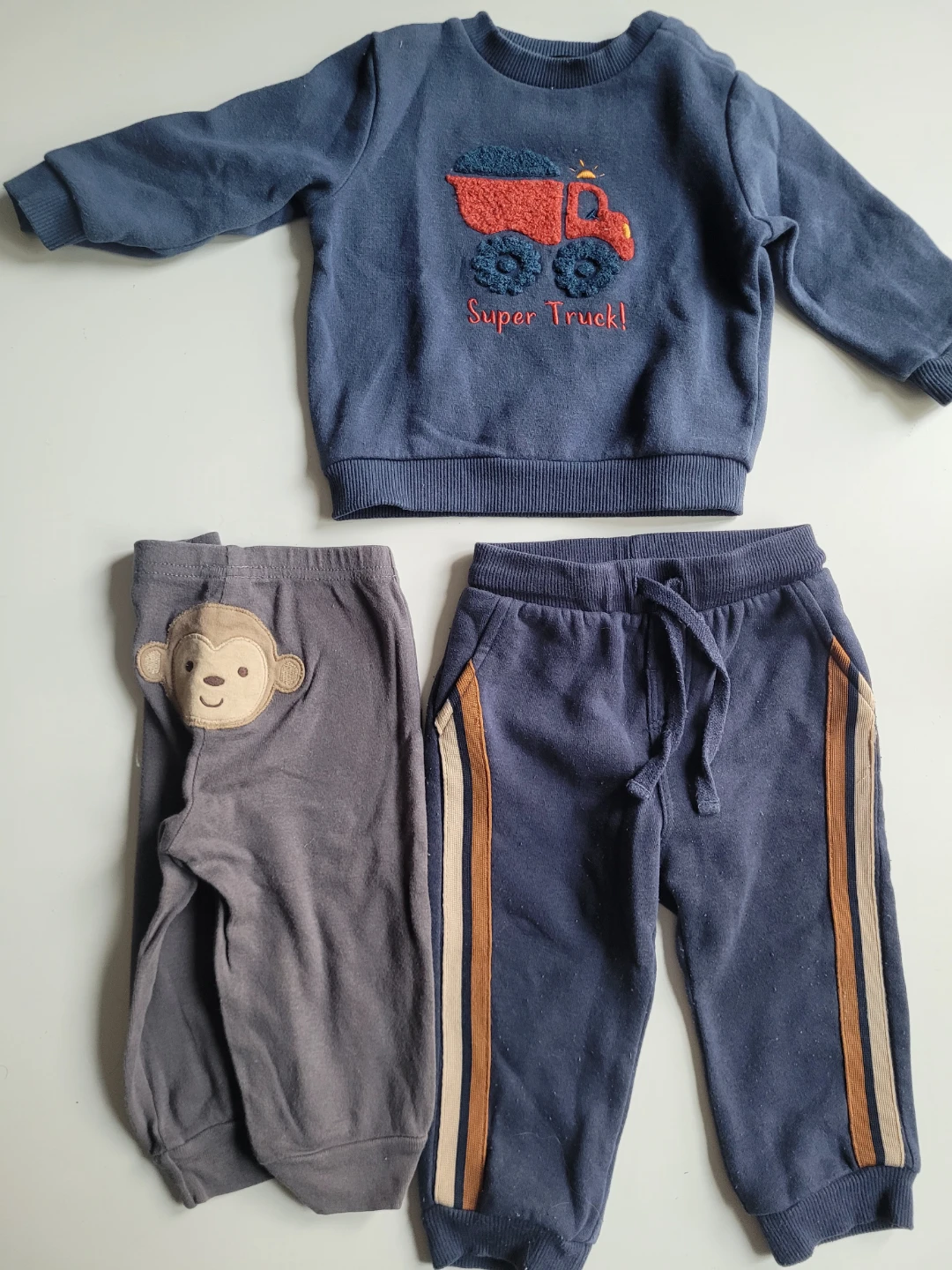 9 months Boys' Clothes Bundle - 2 Sweaters & 4 Pants - photo 2