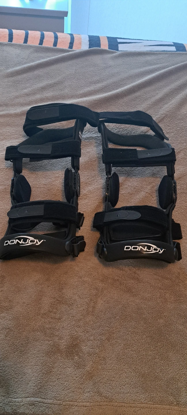 New  KNEE BRACES