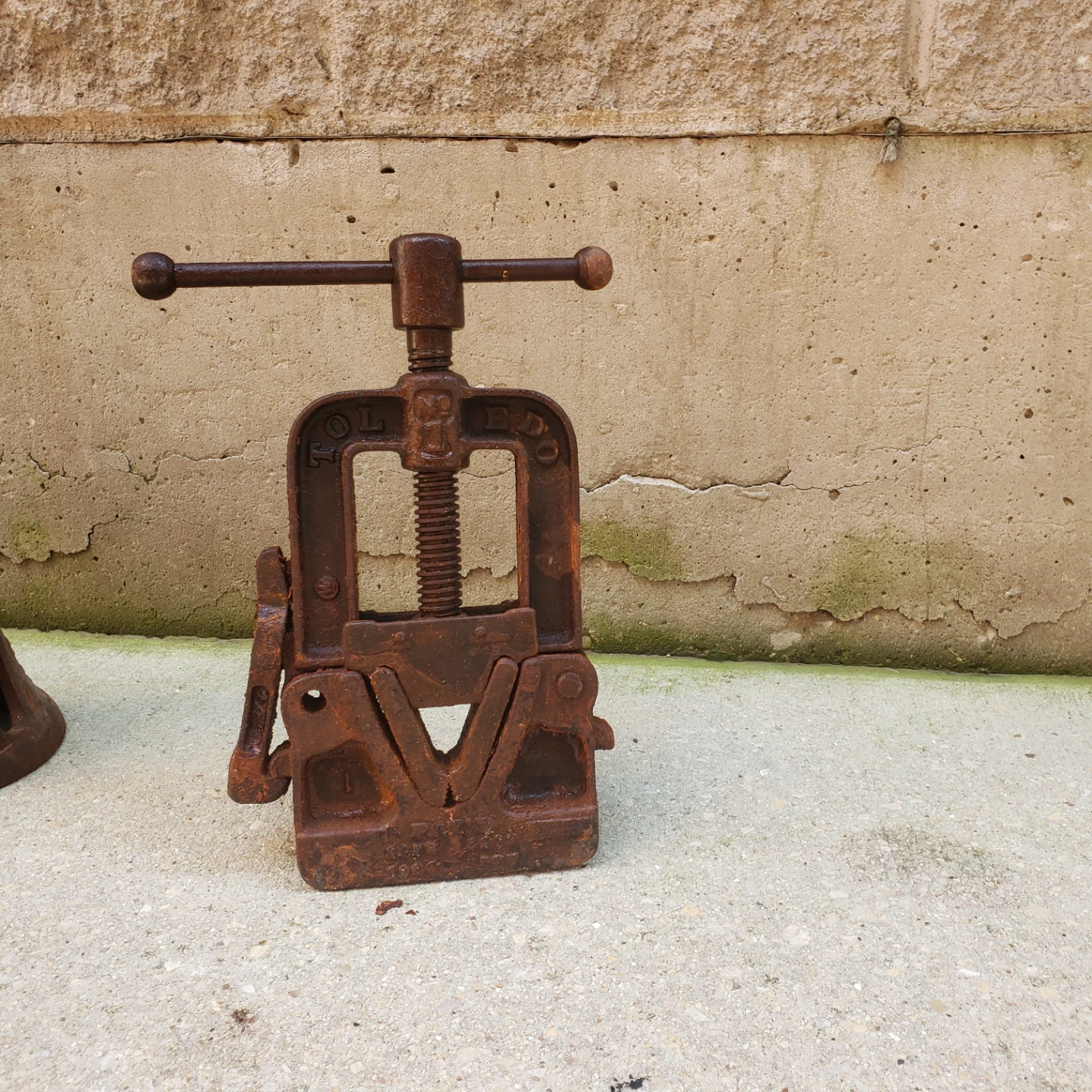 Vintage Cast Iron Pipe Vise