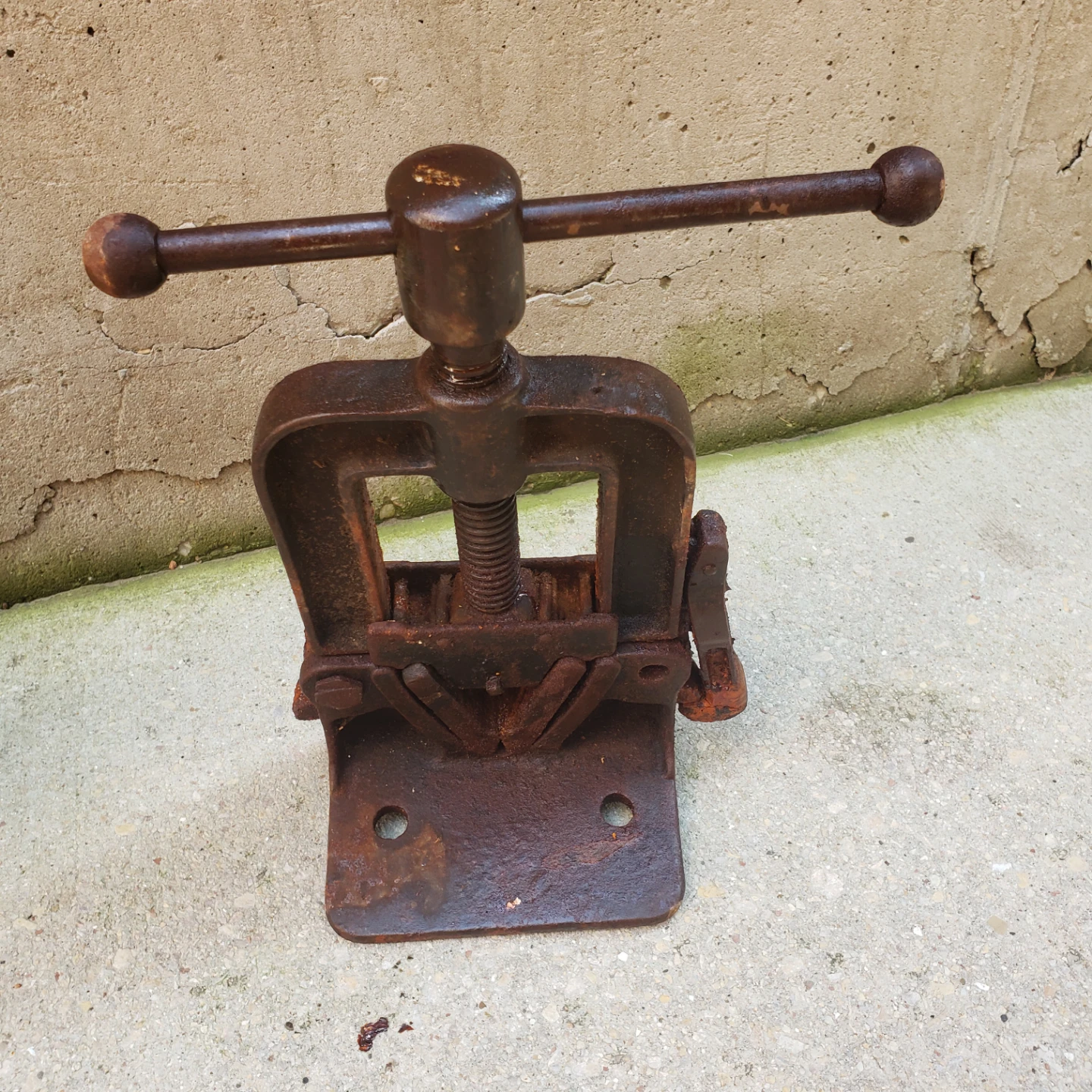 Vintage Cast Iron Pipe Vise - photo 2
