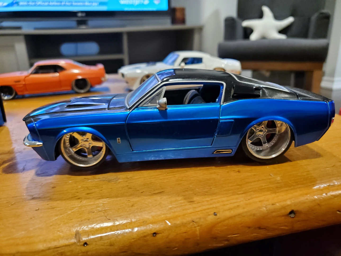 1/24 Mustang Die-Cast Model Car