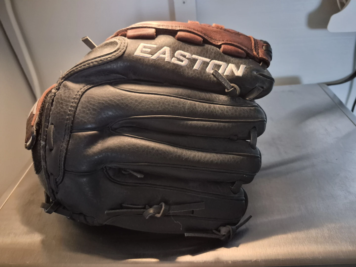 Easton 12 inch leather baseball glove - LHT