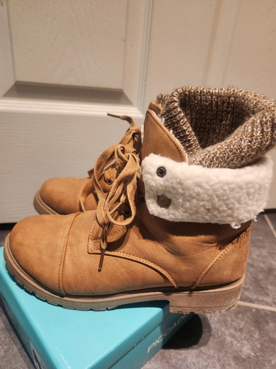 Brown Lace-up Winter Boots Size 8 - photo 3