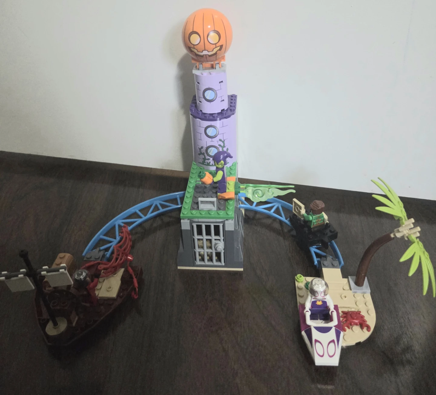 Lego Team Spidey at Green Goblin's Lighthouse