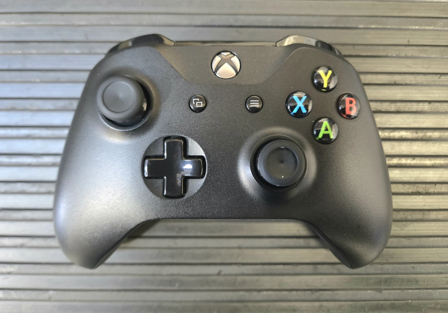 Microsoft Xbox One Wireless Controller / Black / Tested.
