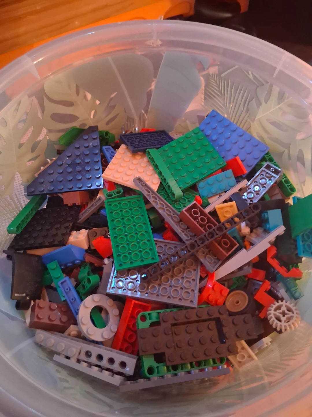 Random assortment of Lego pieces (No minifigs)