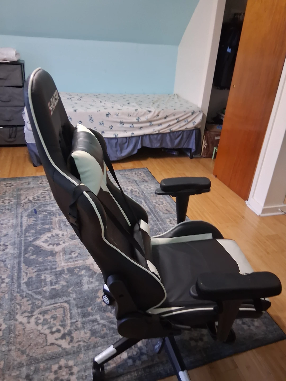 S-Racer Gaming Chair Just little damage - photo 3