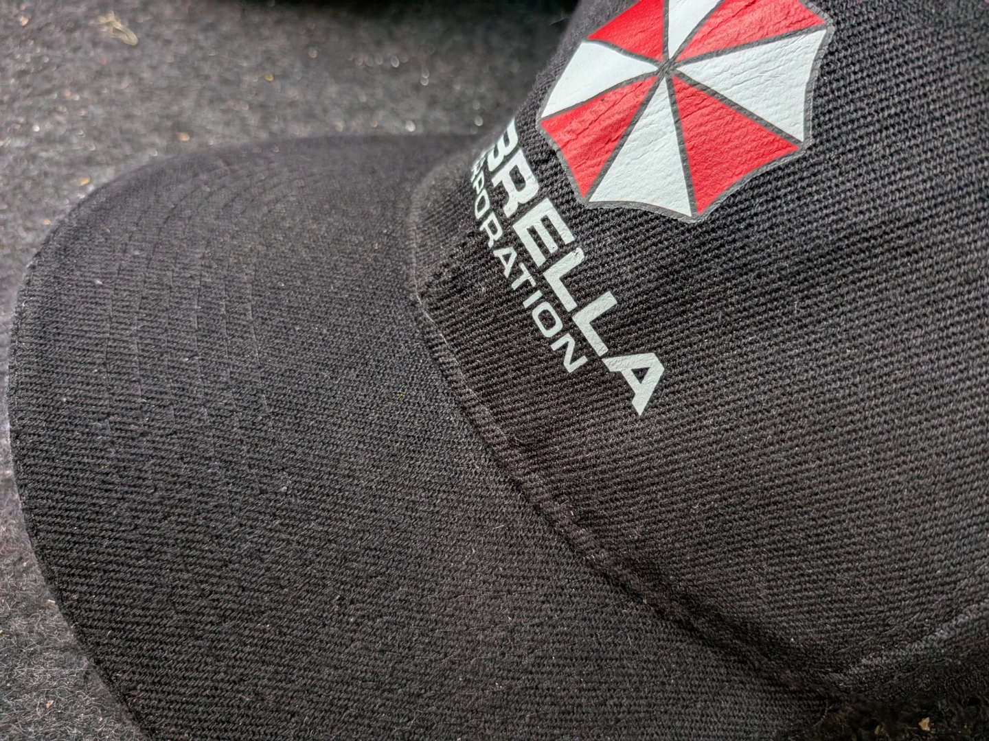 Umbrella Corporation Black Baseball Cap With Logo. - photo 2