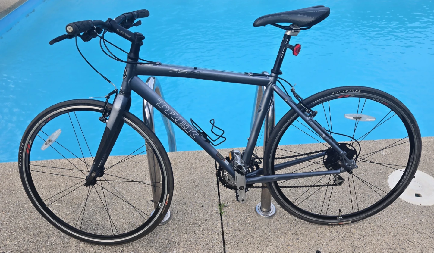 Trek 7.5 FX hybrid bike. 20" frame.