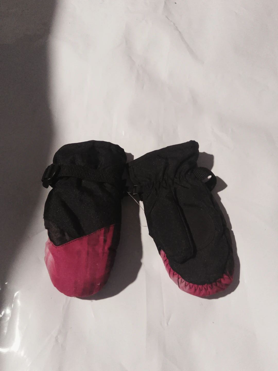 Creek Ridge Mittens - Black/red - Size 4-1