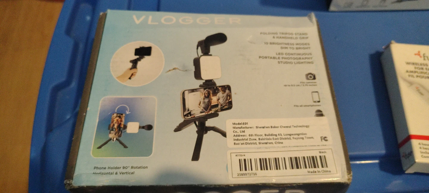 Vlogger Folding Tripod Stand & Handheld Grip andVM-Q1 Microphone - photo 4