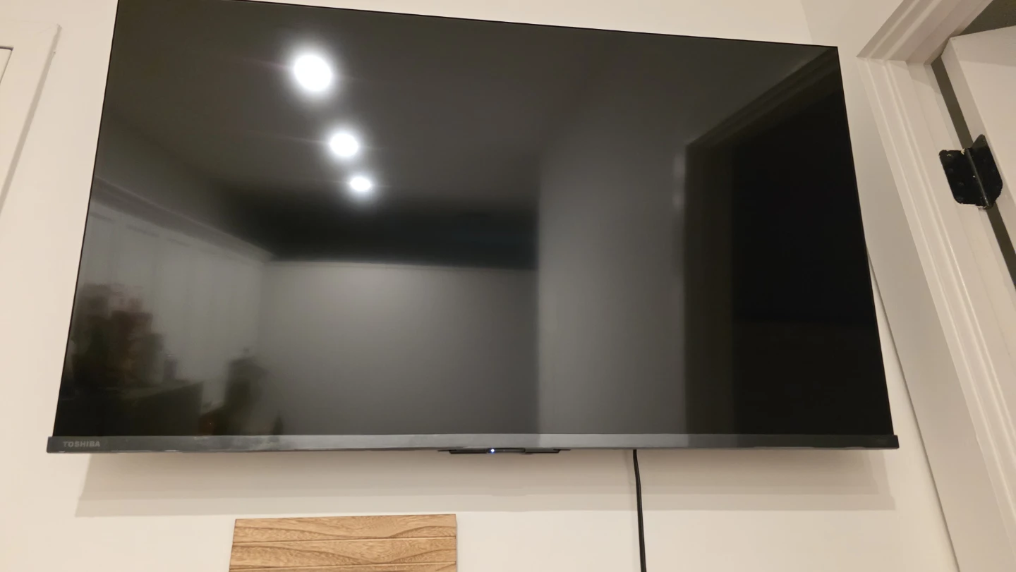 Toshiba Flat Screen TV 40"
