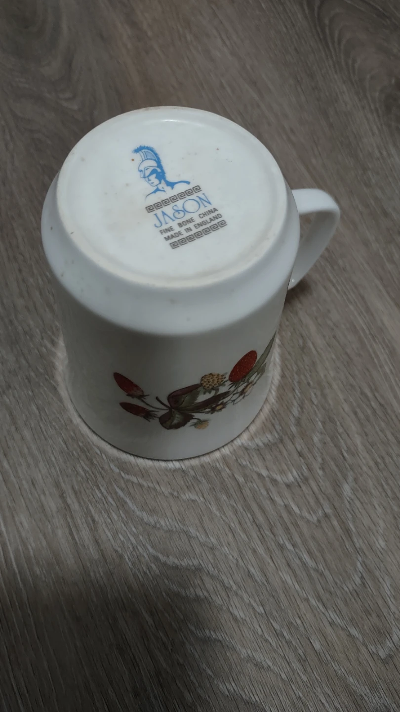 J&G Meakin Strawberry Cups - Set of 3 (+1 needing repair) - photo 2