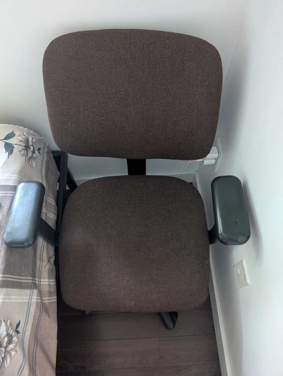 Brown office chair - photo 2