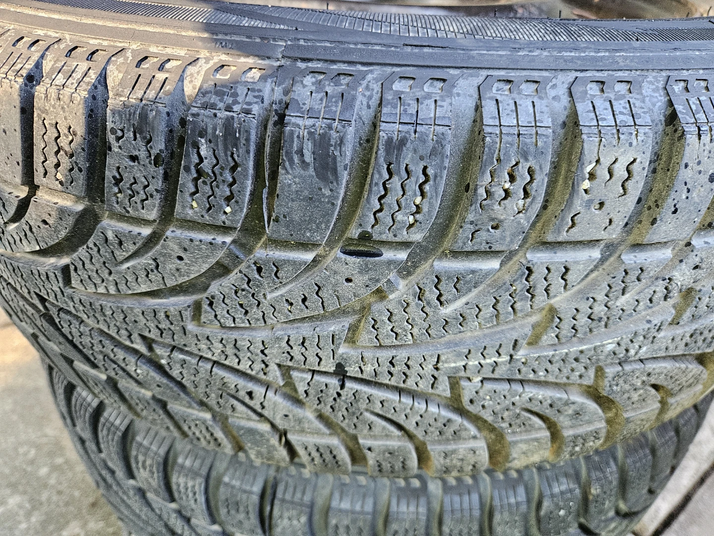 LIKE NEW! 215/60/16, 5 x 114.3 winter tires and rims - photo 2