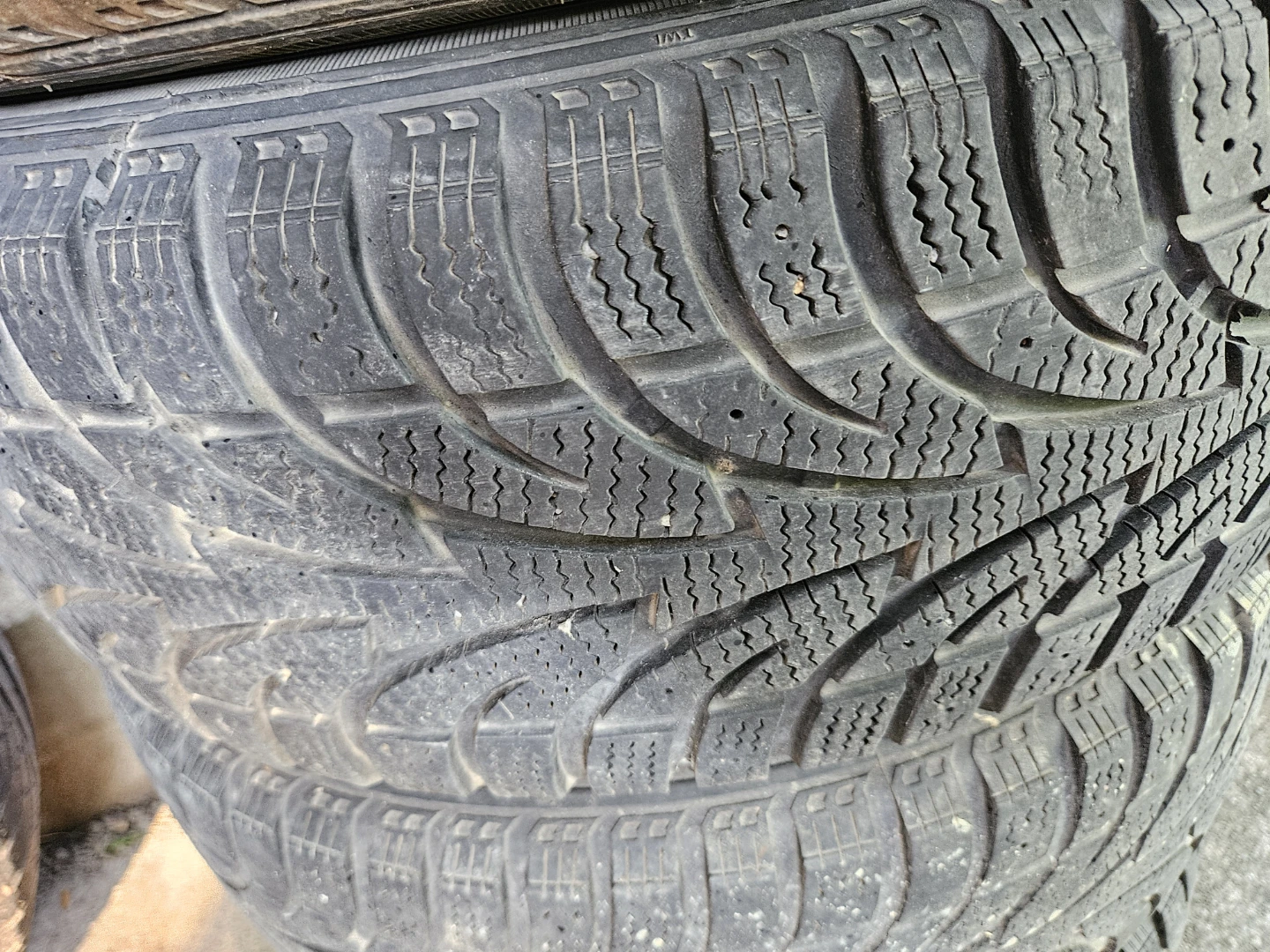 LIKE NEW! 215/60/16, 5 x 114.3 winter tires and rims - photo 3