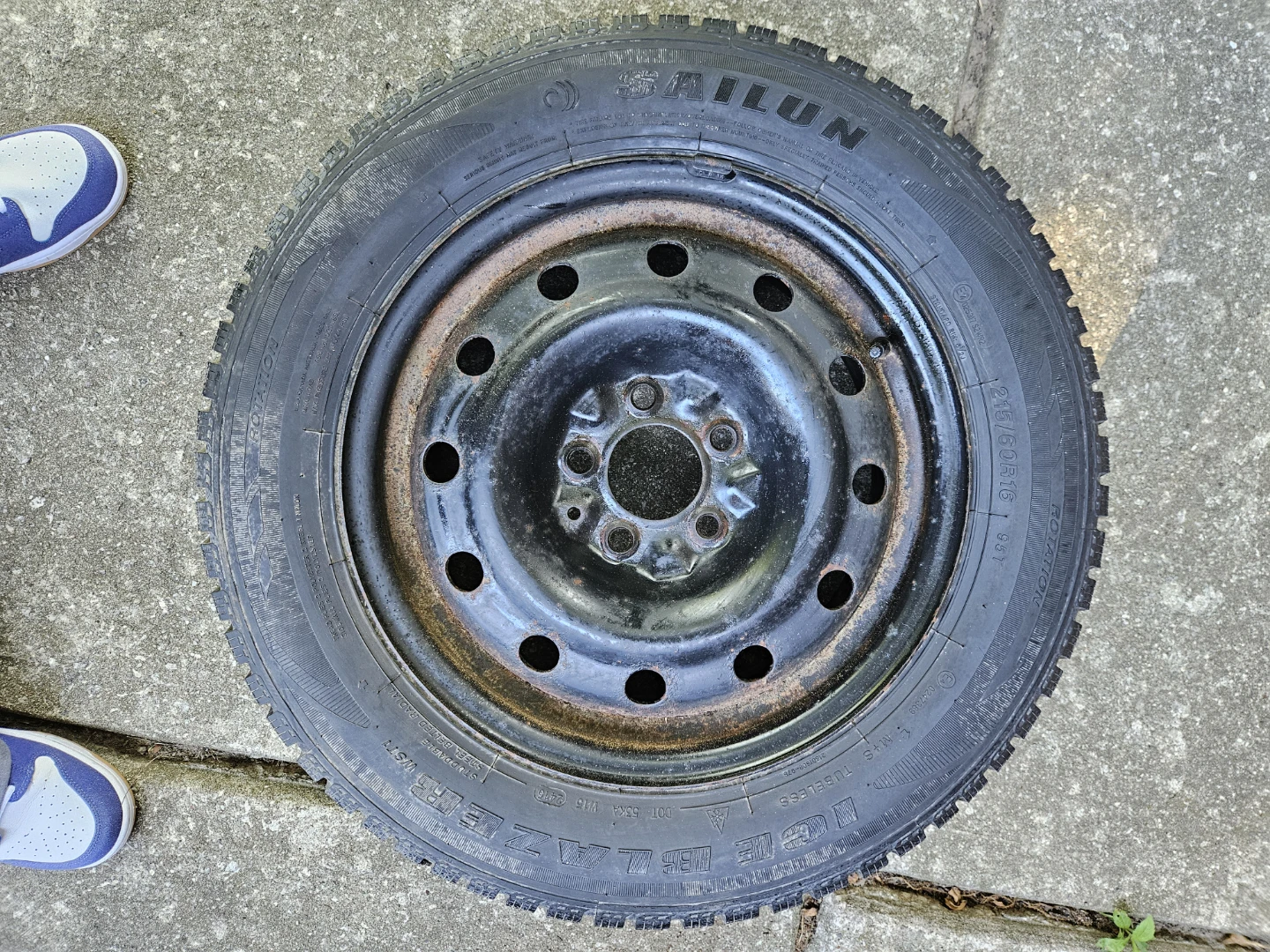 LIKE NEW! 215/60/16, 5 x 114.3 winter tires and rims - photo 4