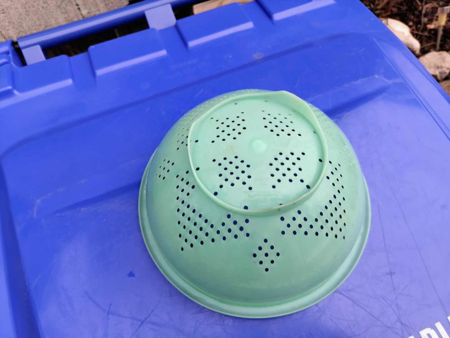 Tupperware  Pasta Strainer 9 inch across - photo 2