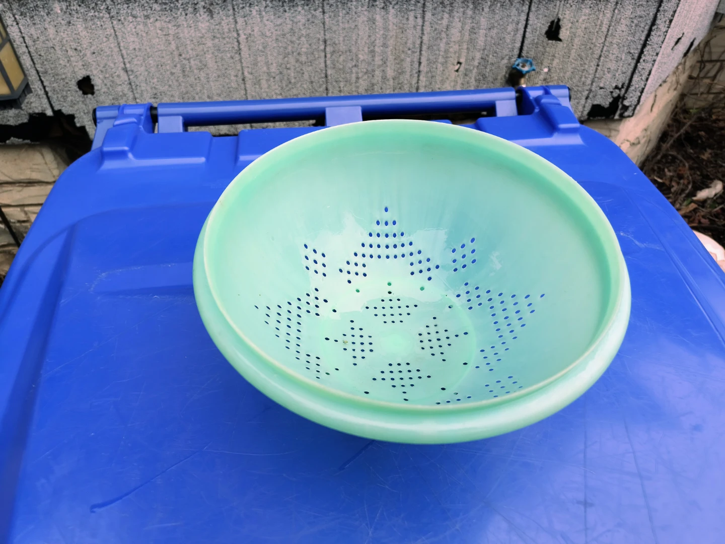 Tupperware  Pasta Strainer 9 inch across - photo 4
