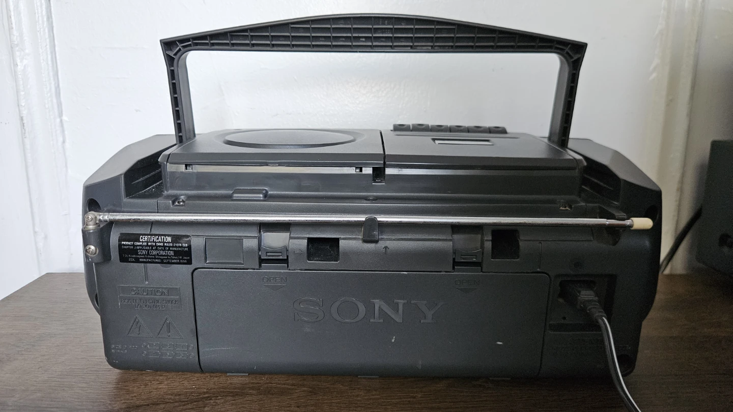 Sony CFD-V25 Boombox - photo 5