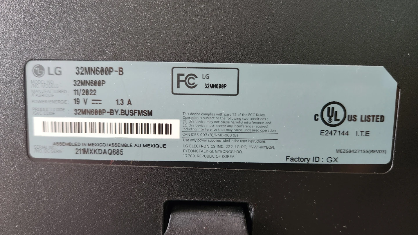 32" LG Monitor with Subwoofer Speakers - photo 2