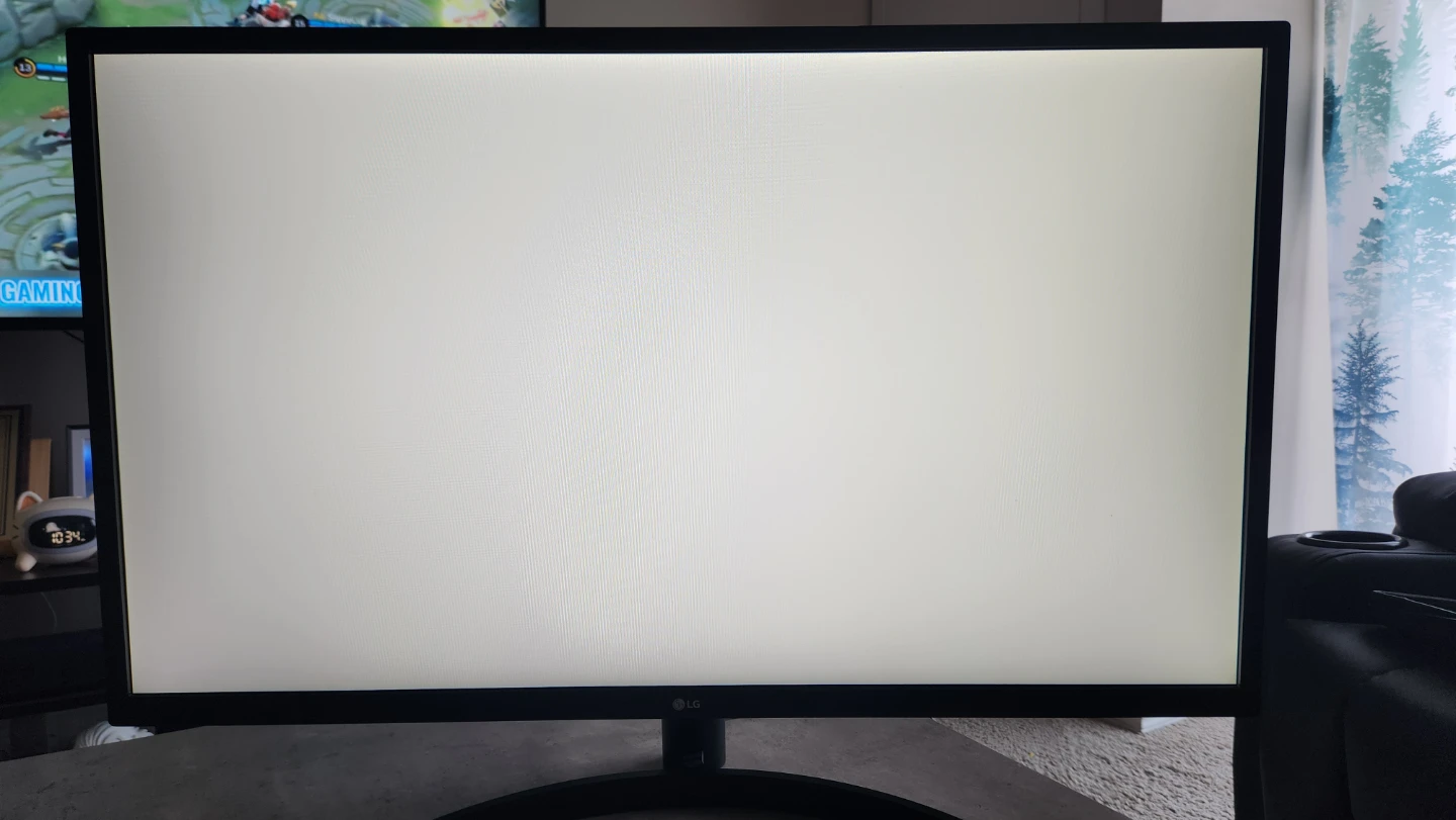 32" LG Monitor with Subwoofer Speakers - photo 4