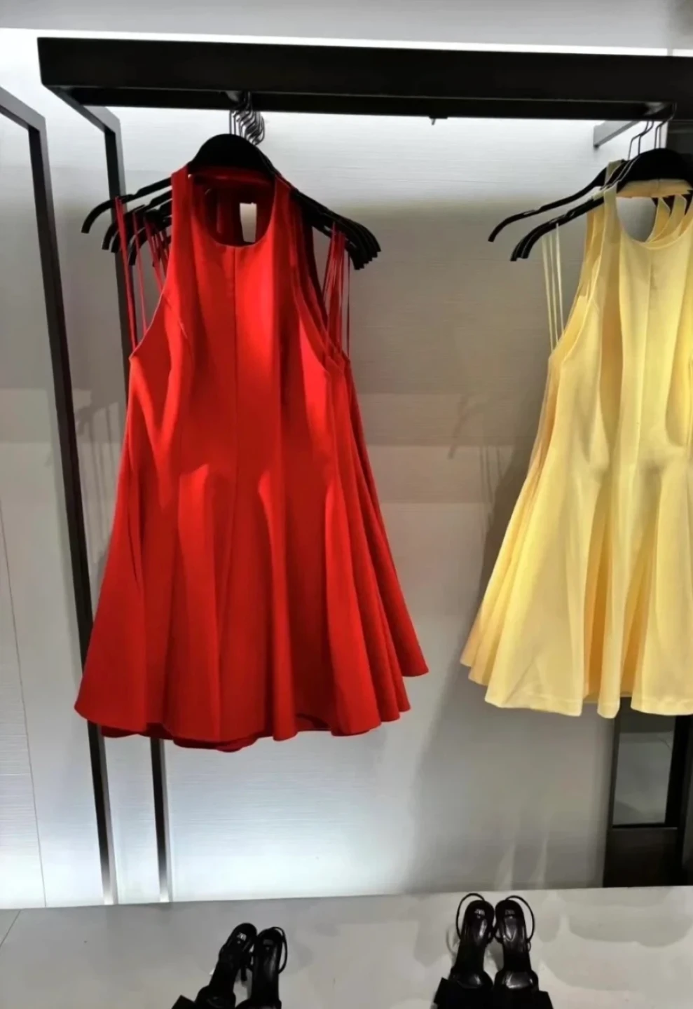 NWT🏷️ Red Halterneck Dress w Pockets (Small) - photo 2