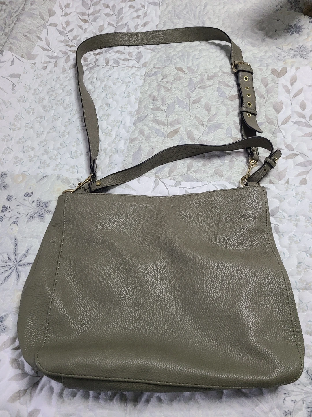 Lily & Ivy Grey Faux Leather Shoulder Bag