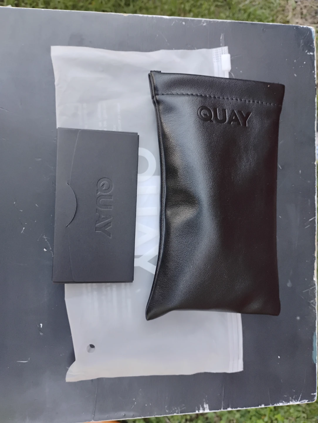QUAY Sunglasses with Black Case - photo 2