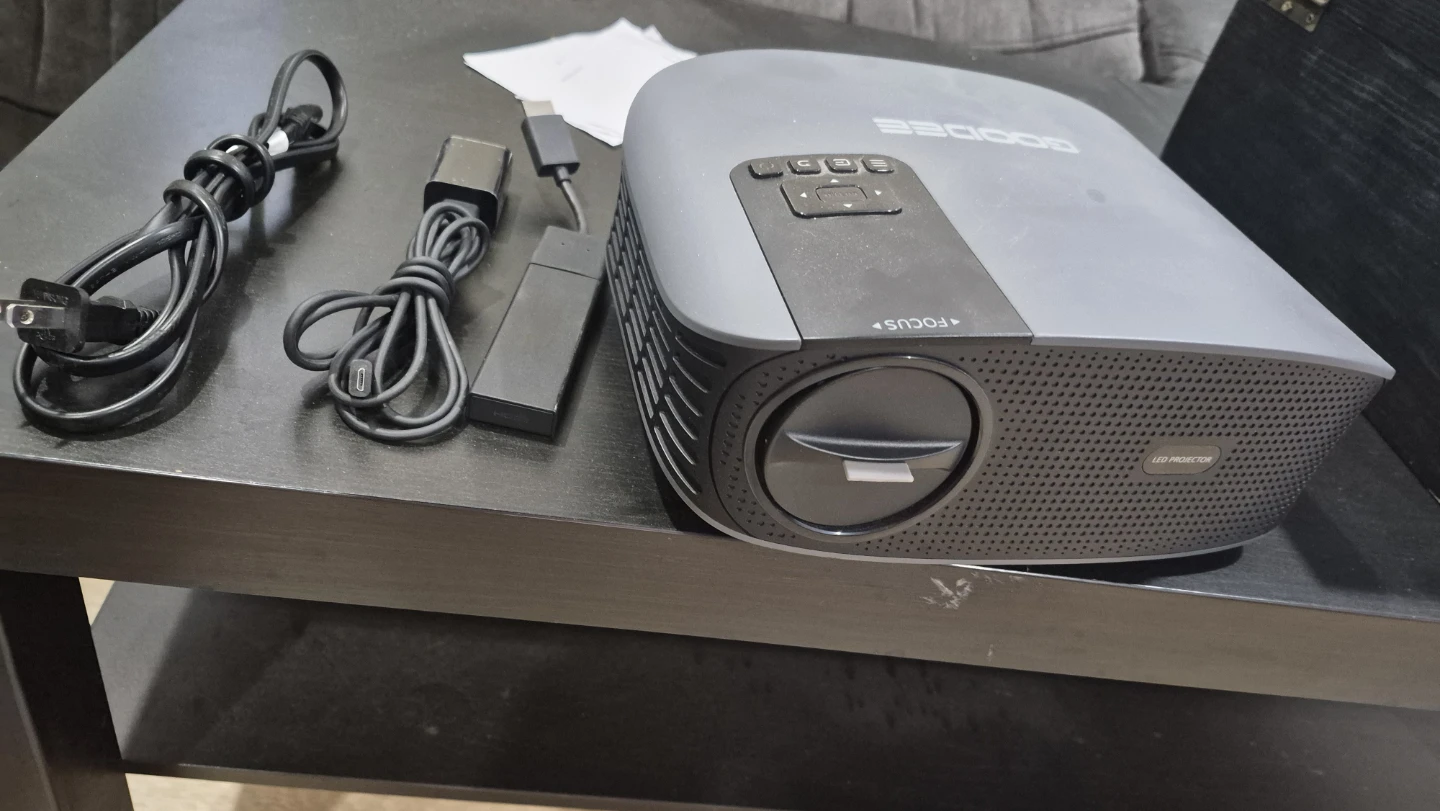 GOOQEE YG600 Plus LED Projector