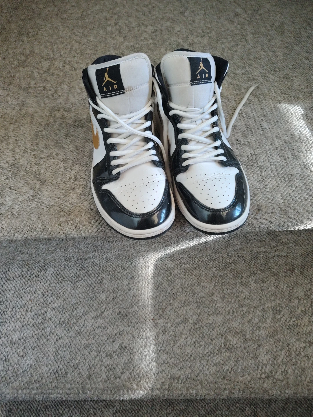 Air Jordan 1 Mid SE 'Light Smoke Grey Gold' - photo 4