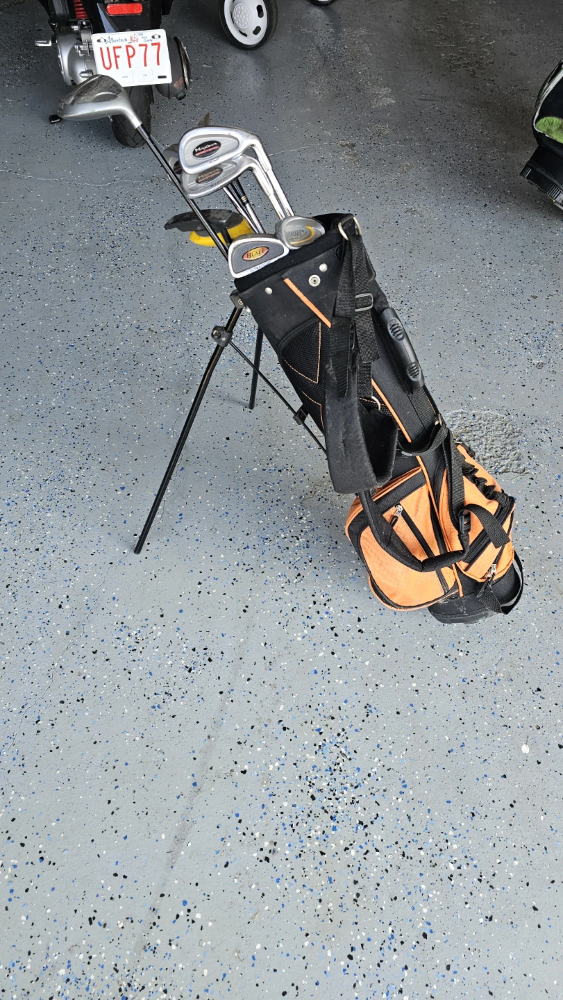 Canada Lite Golf Bag with Clubs for kids