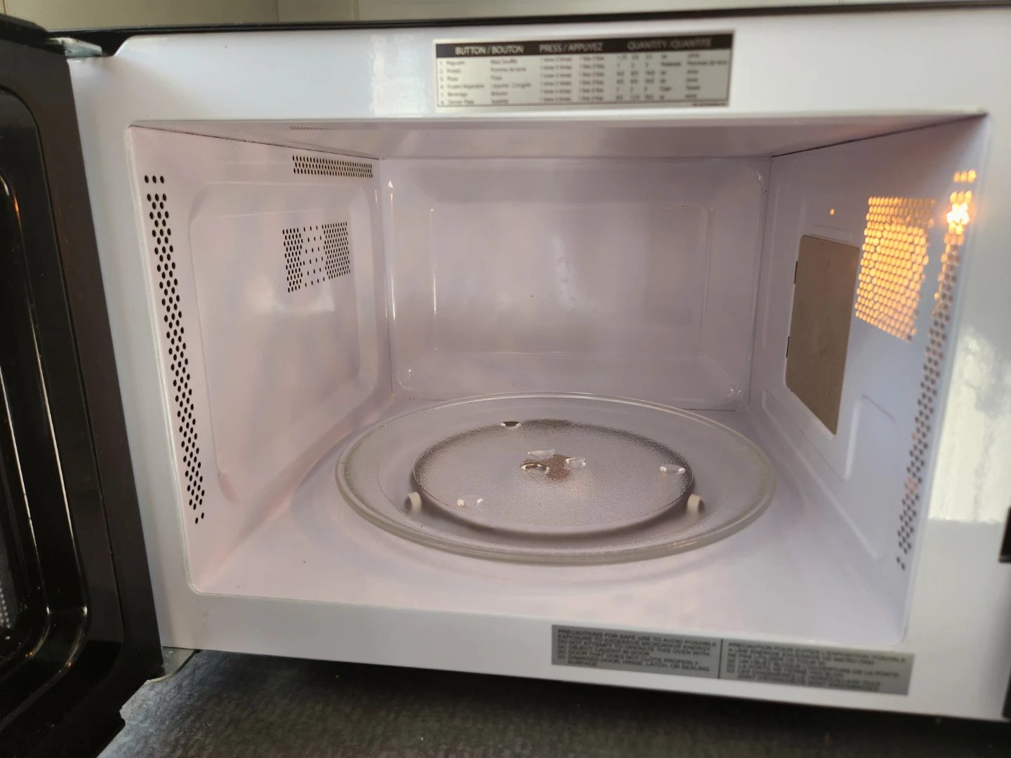 Toshiba Microwave - photo 2