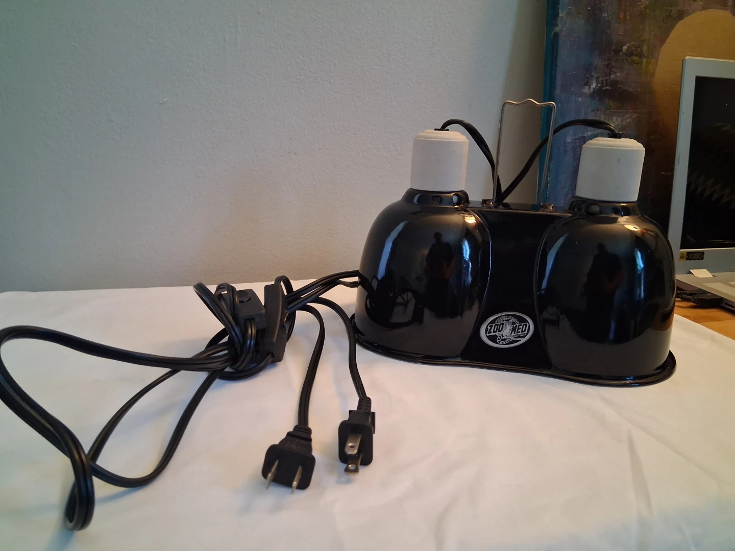 Zoo Med Dual Dome Lamp Fixture- $20 - - photo 2