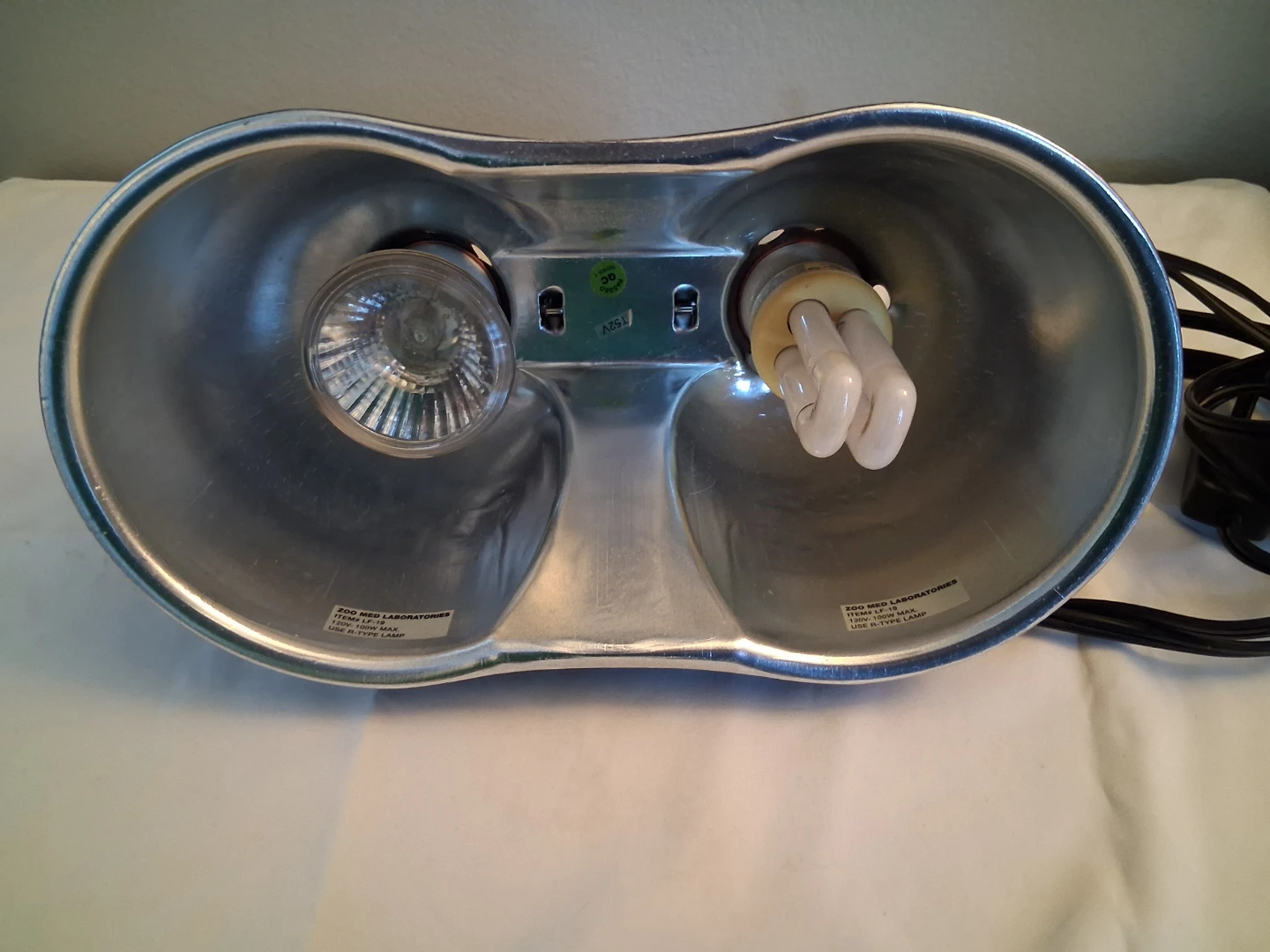 Zoo Med Dual Dome Lamp Fixture- $20 - - photo 4
