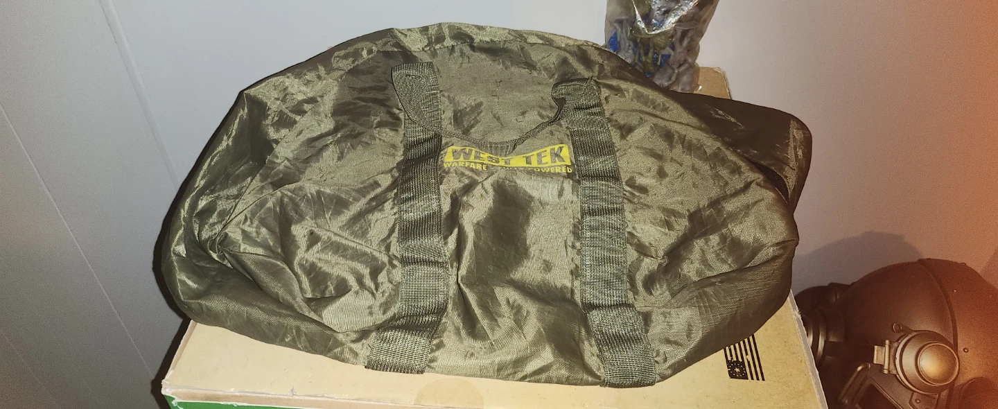 Fallout 76 Xbox One Power Armor Edition Helmet, Bag and Figures - photo 2