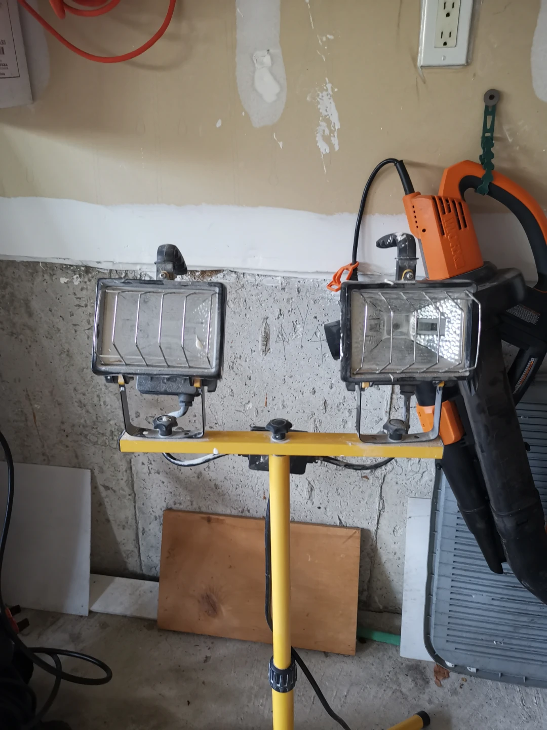Yellow Twin Head Work Light